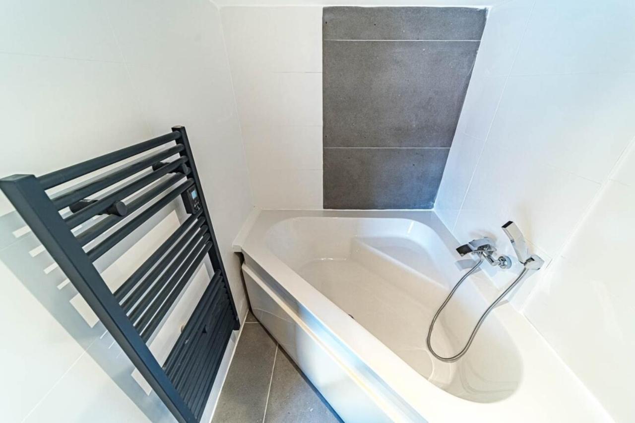 The Pizay Duplex Cozy 2 People - Metro Hotel De Ville Лион Экстерьер фото